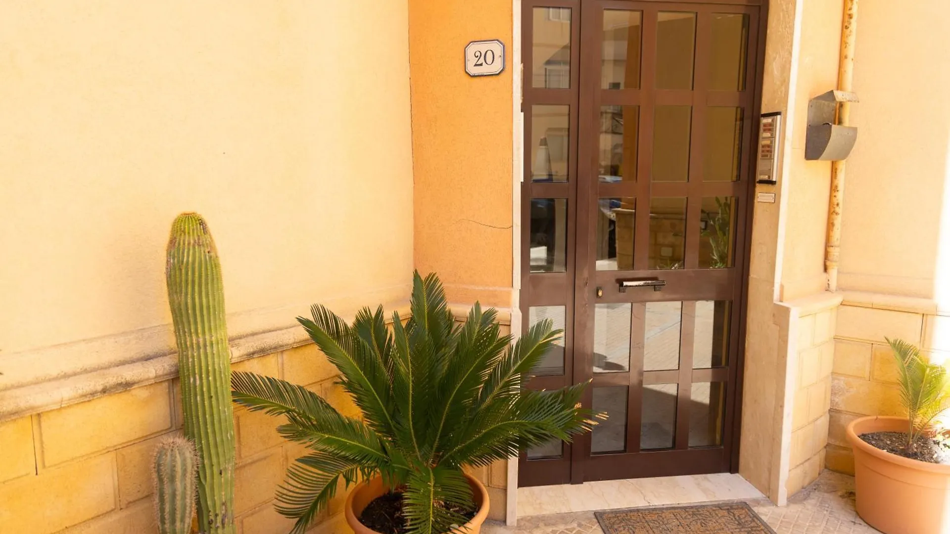 Un Girasole Sul Mare - Rooms & Apartment Trapani 0*,