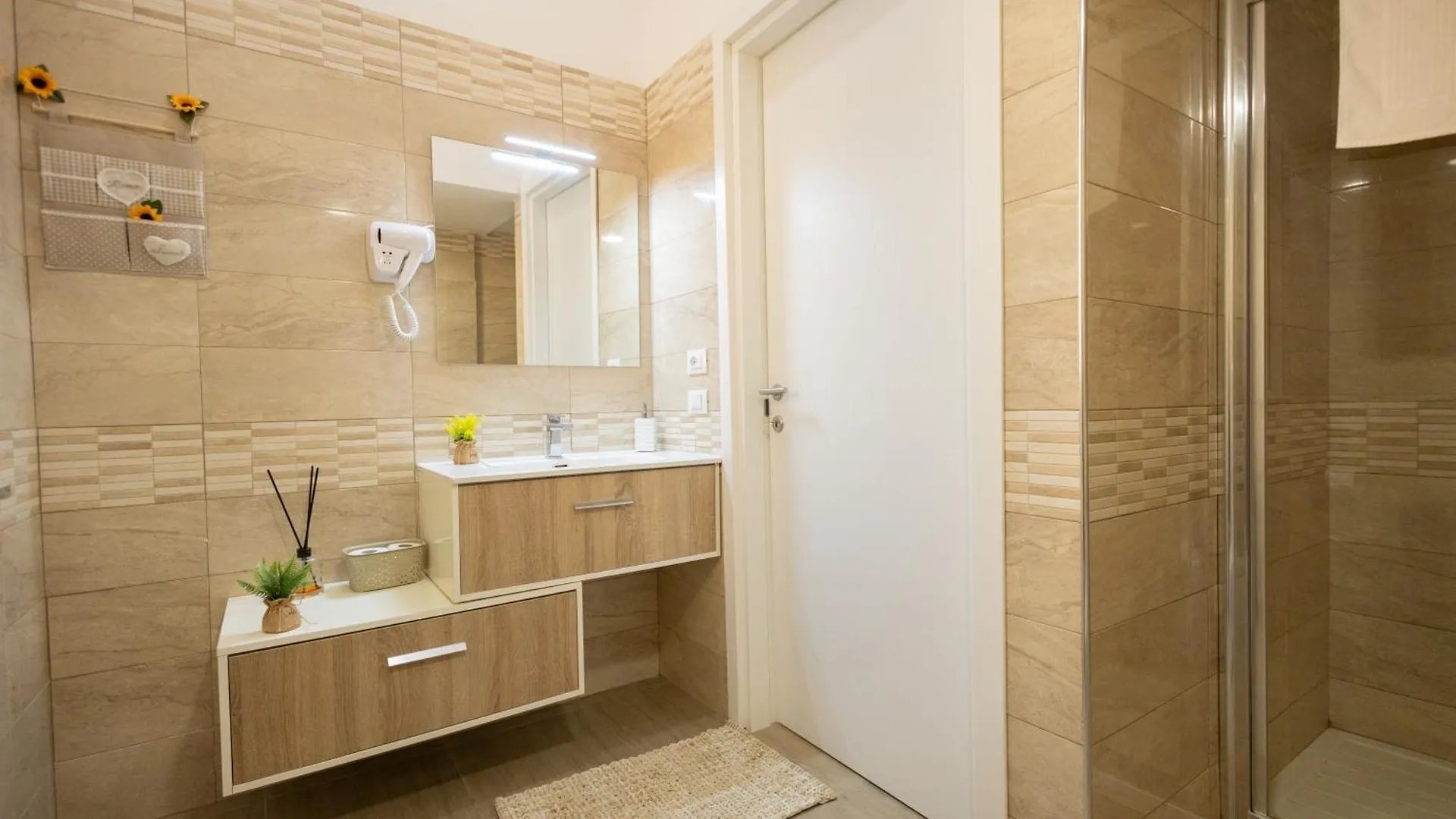 Un Girasole Sul Mare - Rooms & Apartment Trapani 0*,  Italy