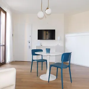 Casa Jotti , Cardano Al Campo Italia